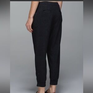 Lululemon🍋 EUC Jet Crop Desert Snake Deep Coal Black 6 - loose fit